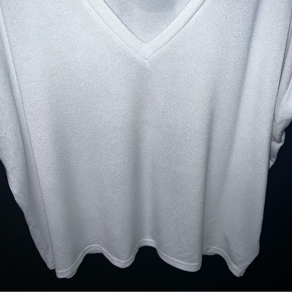 Mod Ref Shirt Women's color:White Size : M minimalist,casual vacation vibes - Picture 9 of 9